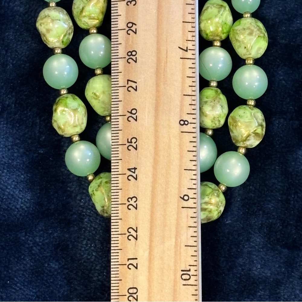 Vintage Green Moon Glow Speckled Beaded Necklace Double Strand Collar Statement - Picture 10 of 11
